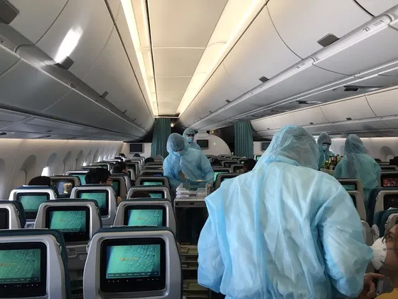 VNA chở 180 khách Việt từ châu Âu về nước 