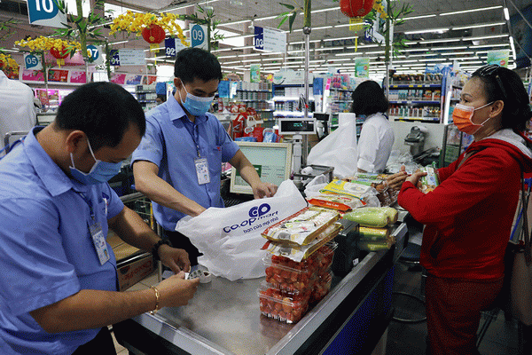 Siêu thị, sân bay... từ chối phục vụ nếu khách không đeo khẩu trang