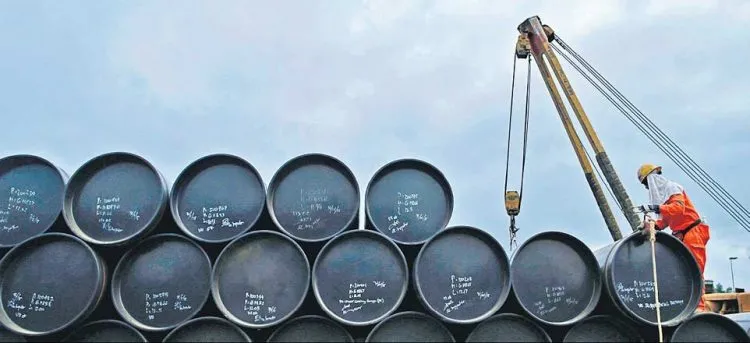 Saudi Arabia cắt giảm chi tiêu 5% do giá dầu giảm