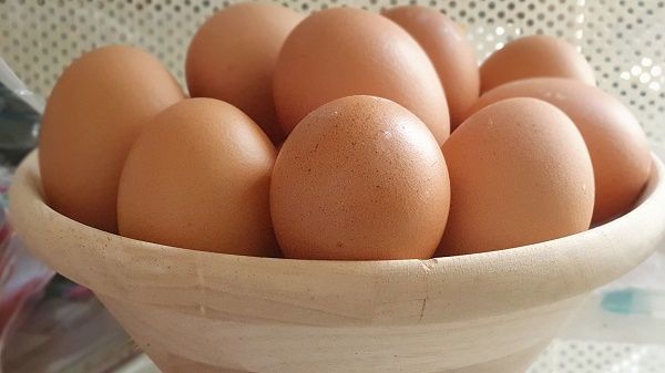 Giá cả thị trường hôm nay 21/3/2020: Trứng gà từ 21 ngàn đồng một chục