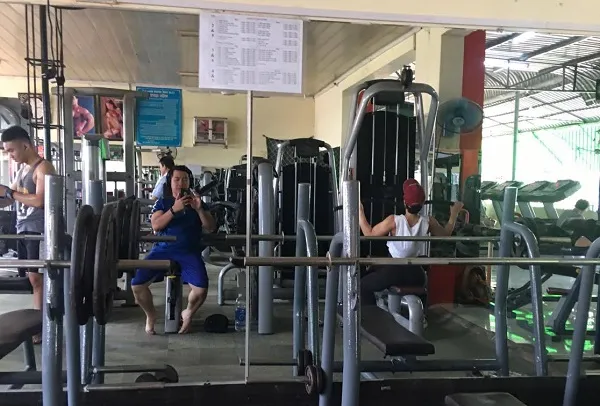 Chống dịch Covid-19: TPHCM tạm dừng phòng Gym, tiệm tóc, quán nhậu...từ 18 giờ ngày 24/3/2020