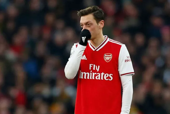 Ozil không còn là ưu tiên của Arsenal