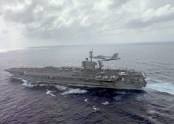 Mỹ rút 2.700 binh sĩ trên tàu USS Theodore Roosevelt sau khi hàng trăm người nhiễm COVID-19