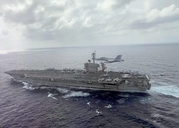 Mỹ rút 2.700 binh sĩ trên tàu USS Theodore Roosevelt sau khi hàng trăm người nhiễm COVID-19