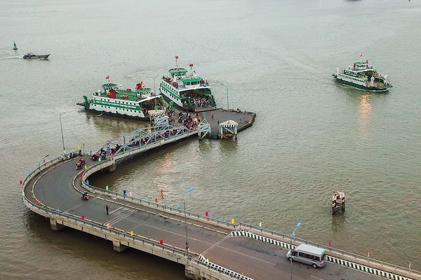 TPHCM quyết định không dừng hoạt động phà Cát Lái