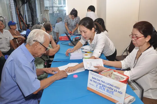 Từ ngày 16/4, chi trả lương hưu tận nhà trong thời gian phòng, chống dịch Covid-19