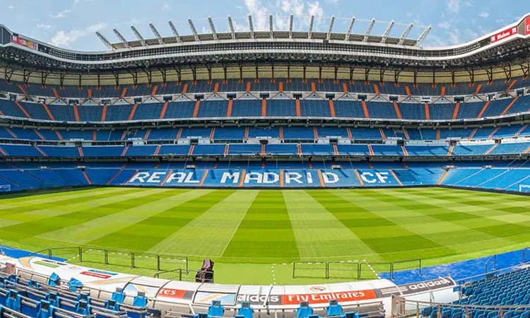 Real Madrid dùng Bernabeu chống Covid-19