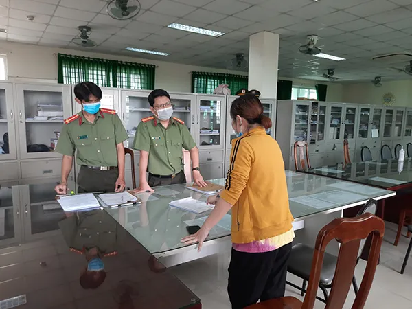 Công an huyện Bình Chánh xử phạt người đăng tải thông tin không chính xác trên mạng xã hội