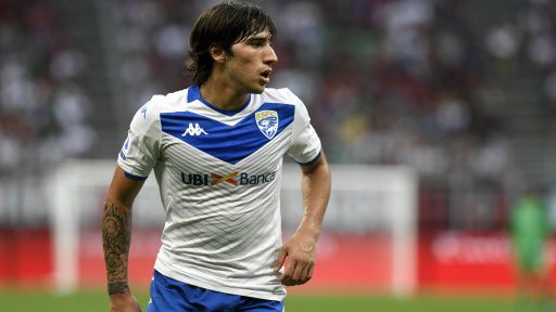 AC Milan gia nhập cuộc đua giành Pirlo mới