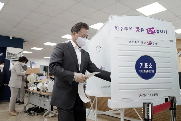 Hàn Quốc bắt đầu tiến hành tổng tuyển cử giữa mùa dịch