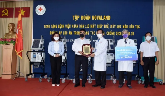 Tập đoàn Novaland trao tặng trang thiết bị y tế trị giá 10 tỷ đến Bệnh viện Nhân dân 115