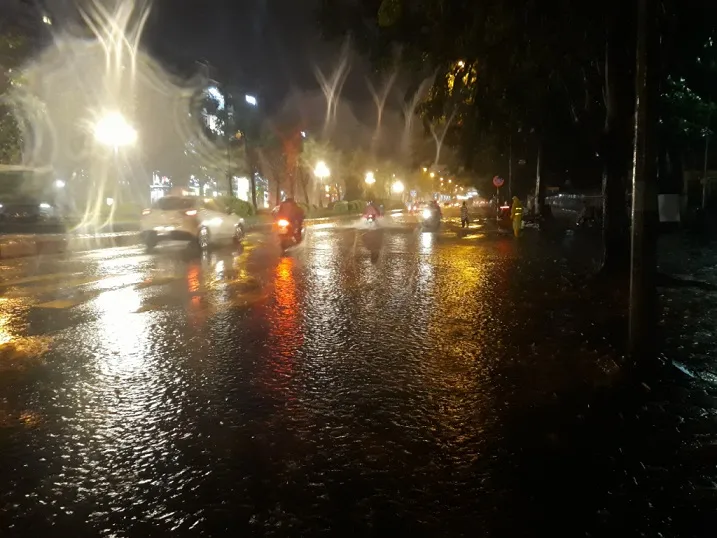 Dự báo thời tiết ngày mai 22/4: Bắc Bộ mưa dông diện rộng và chuyển rét