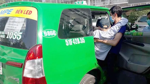 Hơn 10.000 chuyến xe taxi miễn phí chở người dân trong mùa dịch COVID-19