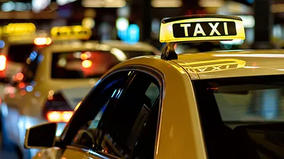 Xe taxi, xe hợp đồng dưới 9 chỗ được hoạt động bình thường kể từ tối nay 23/4/2020.