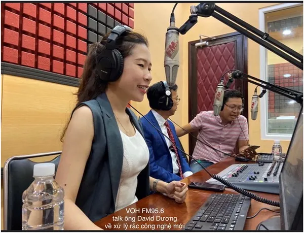  ”Bánh mì Việt” và Radio trên bàn tiệc truyền thông