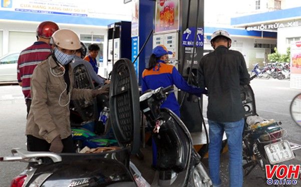 Giá dầu châu Á tiếp tục giảm, dự đoán giá xăng trong nước tiếp tục giảm vào ngày mai