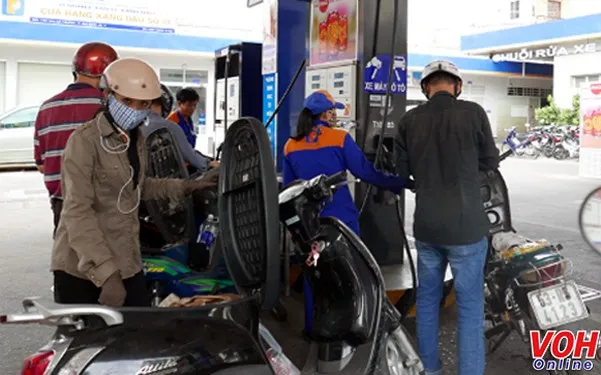 Giá dầu châu Á tiếp tục giảm, dự đoán giá xăng trong nước tiếp tục giảm vào ngày mai