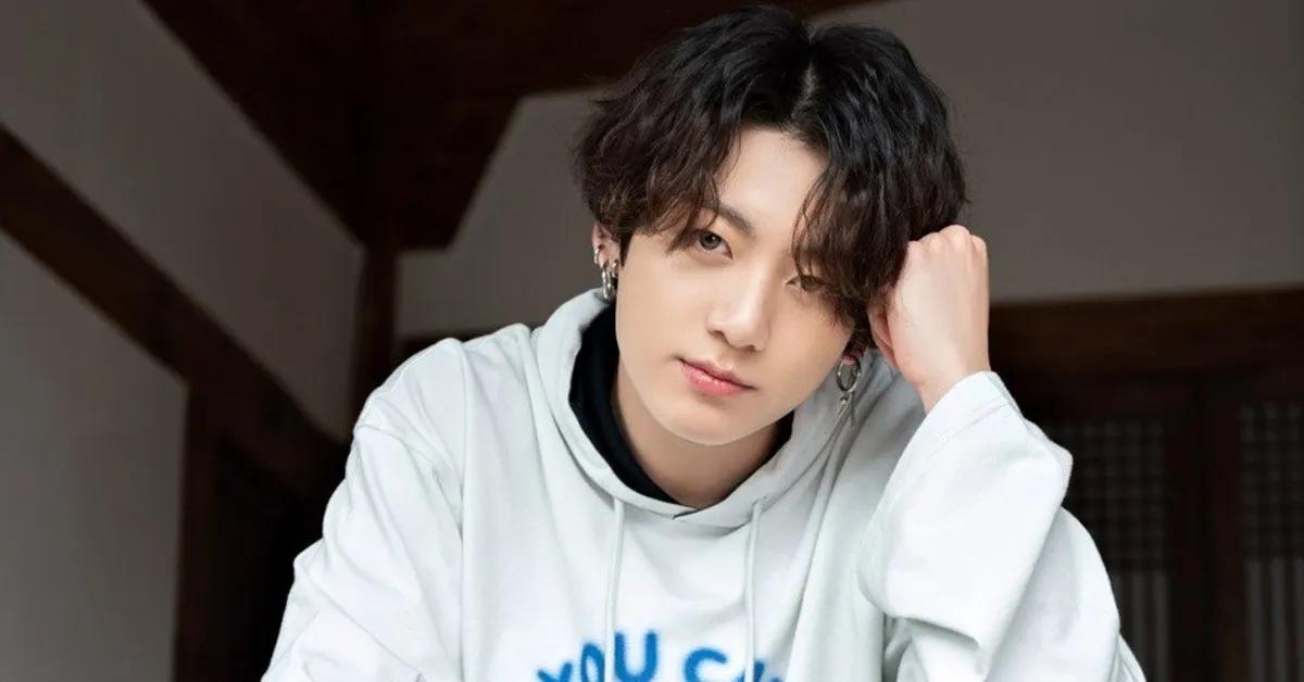 Jungkook là thành viên đầu tiên của BTS có 3 bài hát solo vượt 100 triệu lượt stream trên Spotify