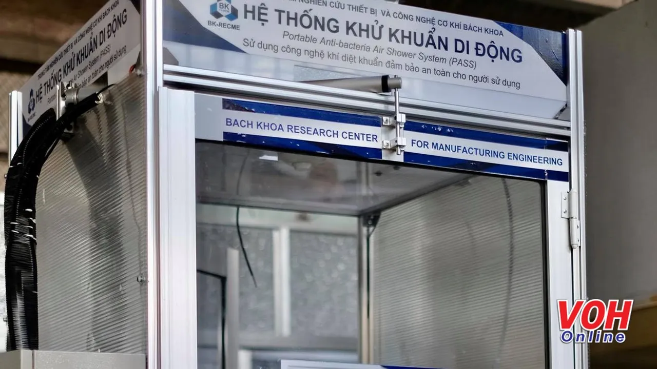 Trường Đại học Bách khoa TPHCM chế tạo thành công buồng khử khuẩn di động trong 30 giây