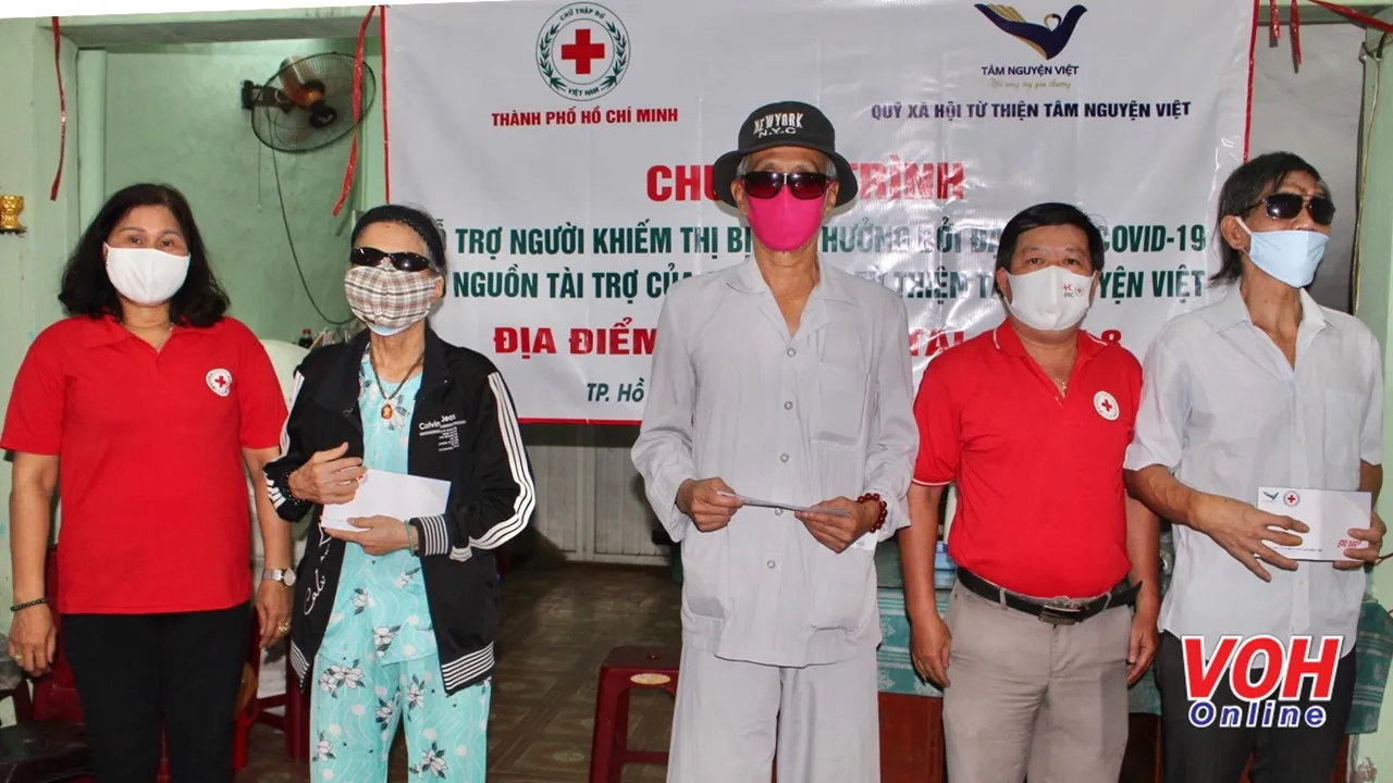 Quận 8 hỗ trợ cho gần 100 người khiếm thị trong mùa dịch COVID-19