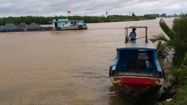 Hạn chế phương tiện giao thông thủy lưu thông trên tuyến sông Tắc Sông Chà, huyện Cần Giờ