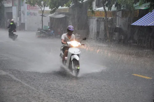 Dự báo thời tiết hôm nay 1/5: Nam bộ ngày nắng nóng - Bắc Bộ mưa rào và dông