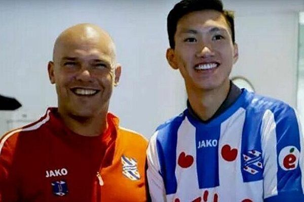HLV Heerenveen tiết lộ lý do chưa biết dùng Văn Hậu