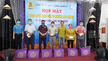 Quận 8 hỗ trợ công nhân bị tai nạn lao động