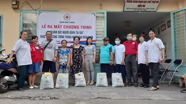 Ra mắt chương trình “Hỗ trợ chăm sóc người bệnh tại gia”
