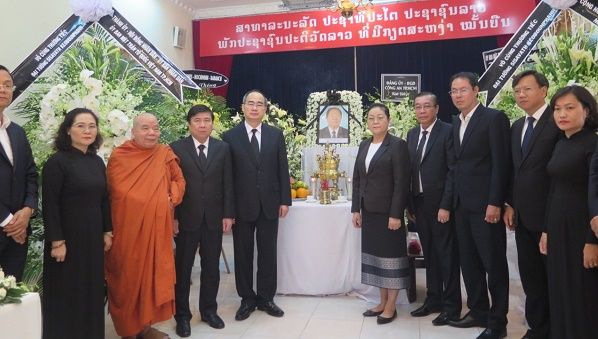 Lãnh đạo TPHCM viếng tang nguyên Thủ tướng Lào
