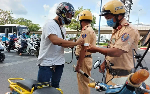 Sáng 15/05, CSGT TPHCM đồng loạt ra quân cao điểm tổng kiểm soát phương tiện giao thông