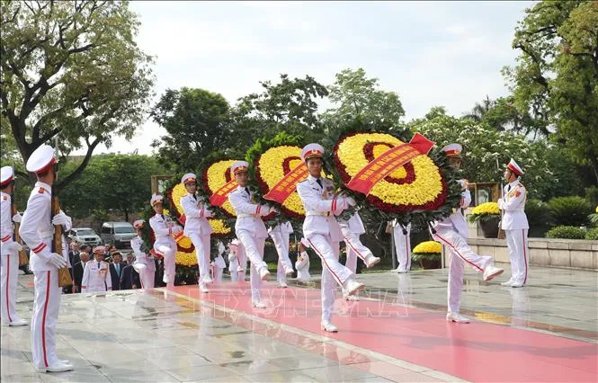 Lãnh đạo Đảng, Nhà nước vào Lăng viếng Chủ tịch Hồ Chí Minh vĩ đại ngày 18/05/2020