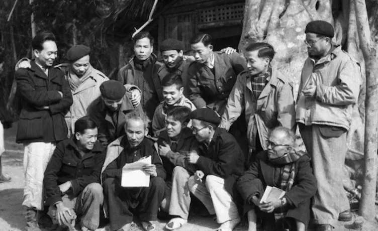 Vận dụng tư tưởng Hồ Chí Minh về xây dựng và chỉnh đốn Đảng trong giai đoạn hiện nay