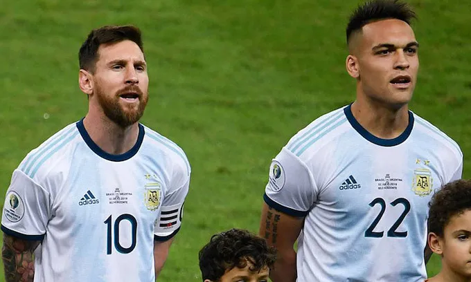 HLV ĐT Argentina ủng hộ việc Lautaro Martinez tới Barca