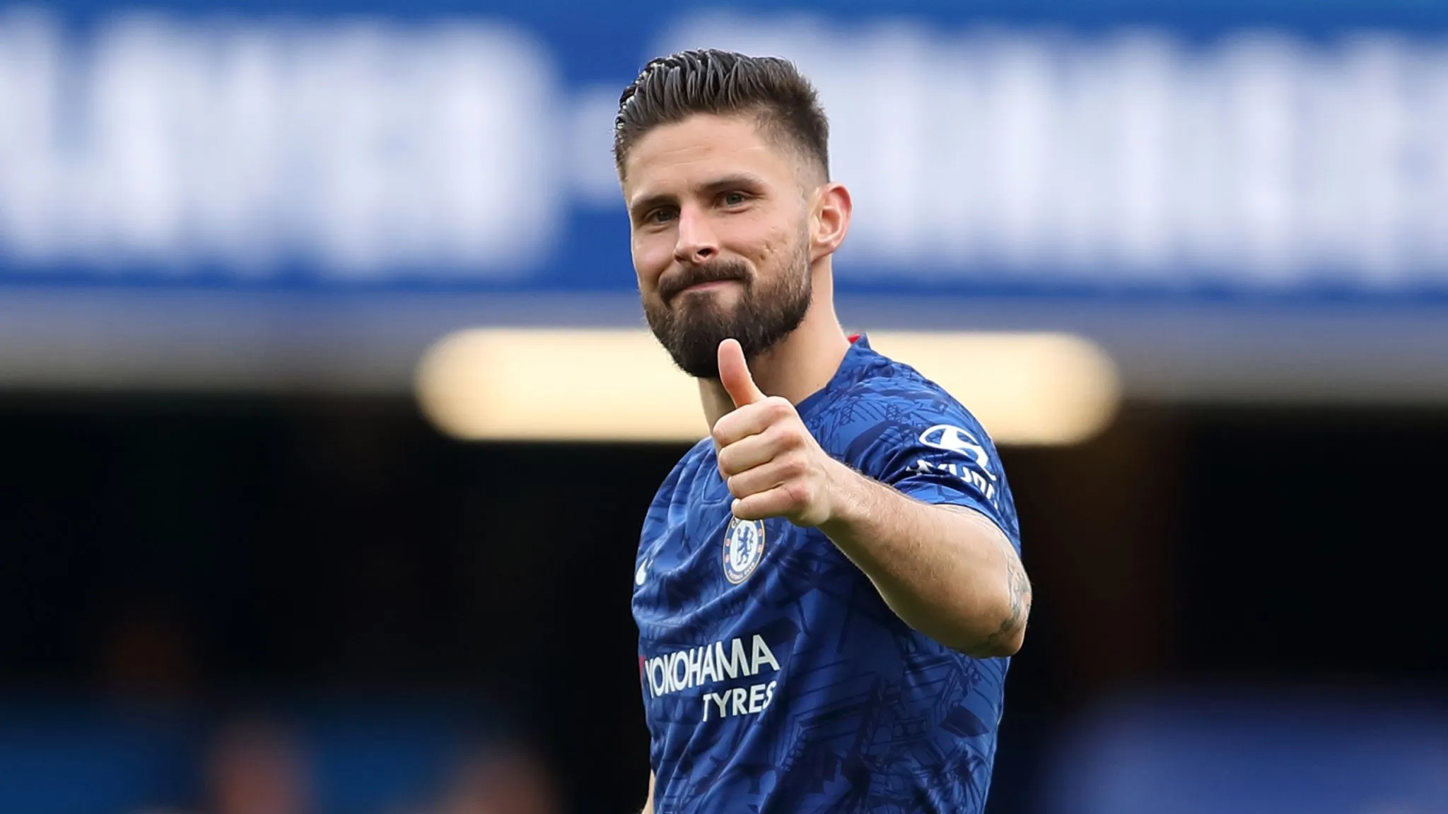 Kante nói gì khi Giroud đồng ý gia hạn với Chelsea?