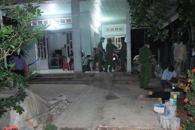 Tin tức pháp luật hôm nay 22/5/2020: Nhậu say về chửi vợ, cụ ông 73 tuổi bị con trai đâm tử vong  