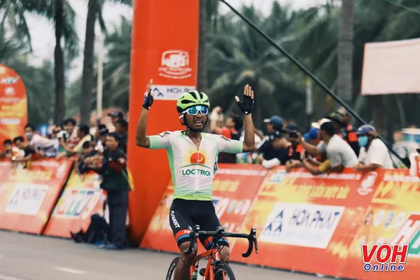 Tay đua Nguyễn Hoàng Giang về nhất chặng đua gian khổ qua 3 ngọn đèo