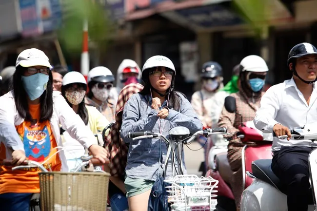 Dự báo thời tiết 3 ngày tới (26/5 - 28/5): Bắc Bộ nắng nóng, Nam Bộ mưa dông vào chiều tối