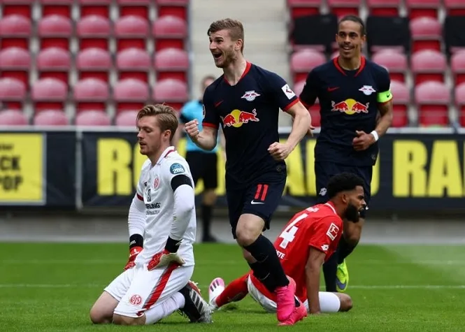 Timo Werner sánh ngang Messi về số hat-trick