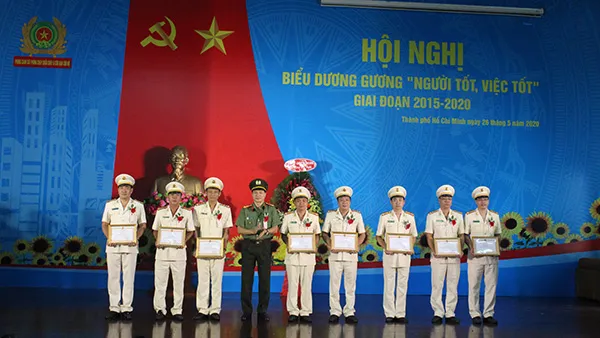 Tuyên dương những “người hùng” khắc tinh của “giặc lửa”