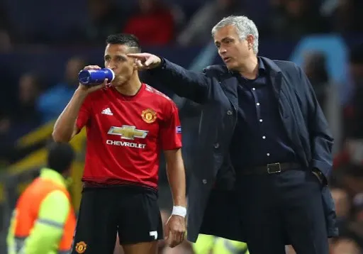 Sự nghiệp của Sanchez đi xuống vì Mourinho?