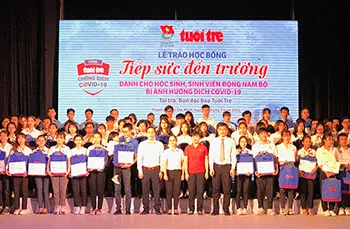 Hơn 2,2 tỷ đồng dành trao học bổng cho HS-SV có hoàn cảnh khó khăn bị ảnh hưởng bởi Covid-19