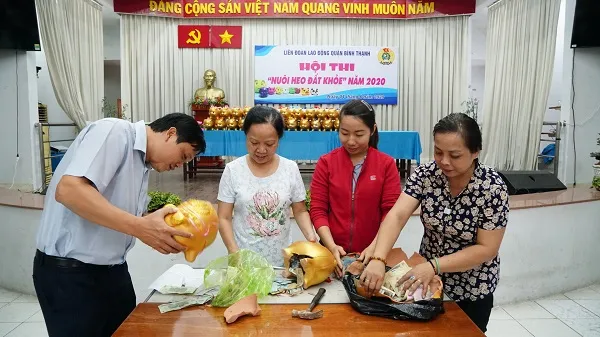 Hơn 1 tỷ đồng từ việc nuôi heo đất được trao học bổng Nguyễn Đức Cảnh