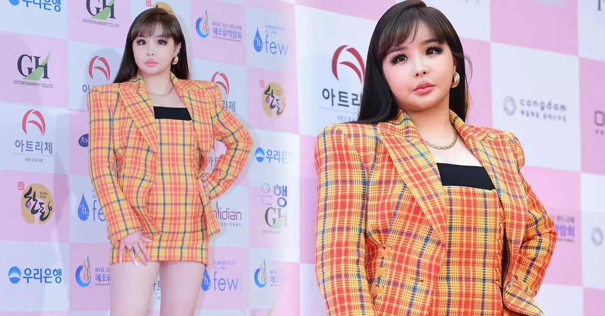 Park Bom phản hồi về hình ảnh lạ lẫm gây sốc, thông báo về kế hoạch comeback