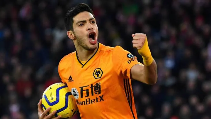 Wolves giảm giá bán tiền đạo cho Liverpool và Spurs