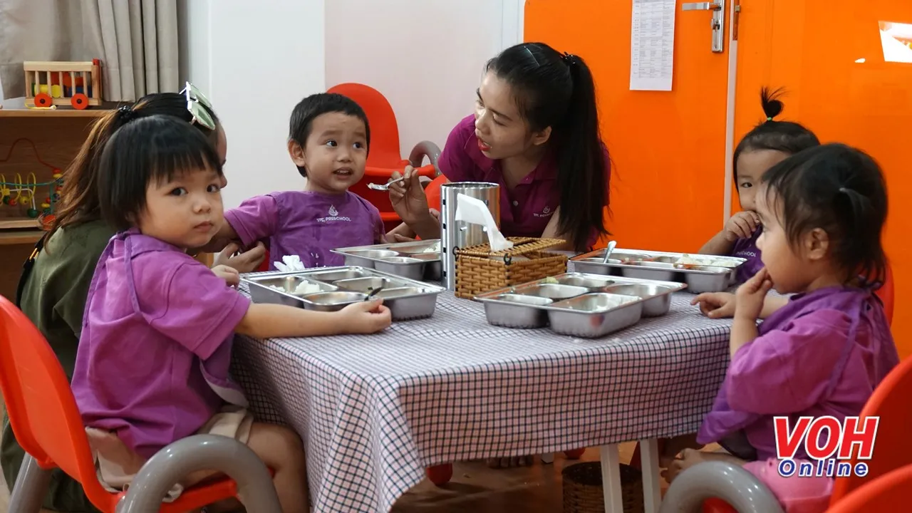 Mùa hè này, nguy cơ mất an toàn thực phẩm trong trường học luôn rình rập!