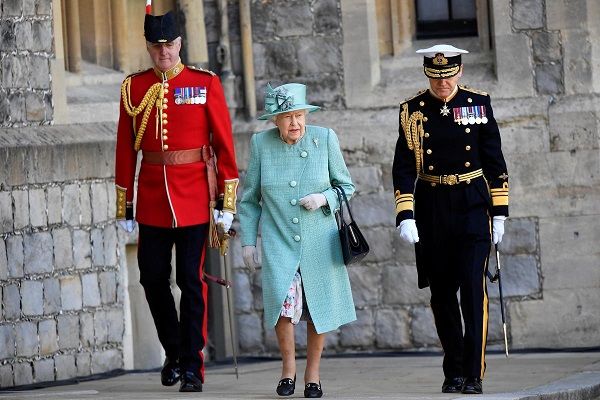 Nữ hoàng Anh Elizabeth II xuất hiện trước công chúng