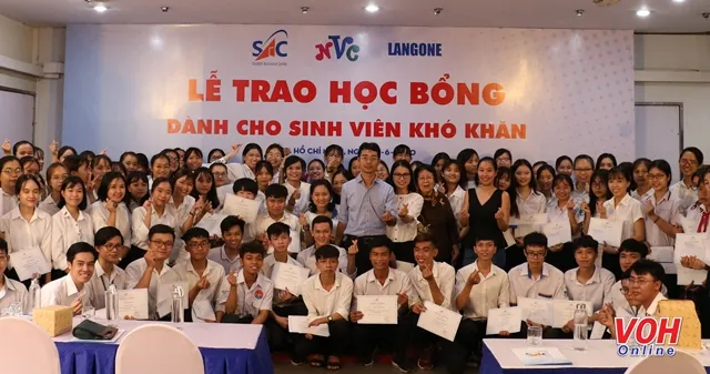 Trao gần 500 triệu đồng học bổng cho học sinh, sinh viên sau dịch Covid-19