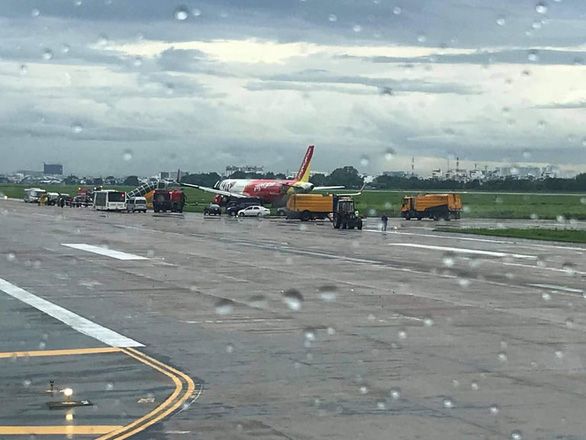 Di dời thành công máy bay của Vietjet, sân bay Tân Sơn Nhất hoạt động bình thường trở lại