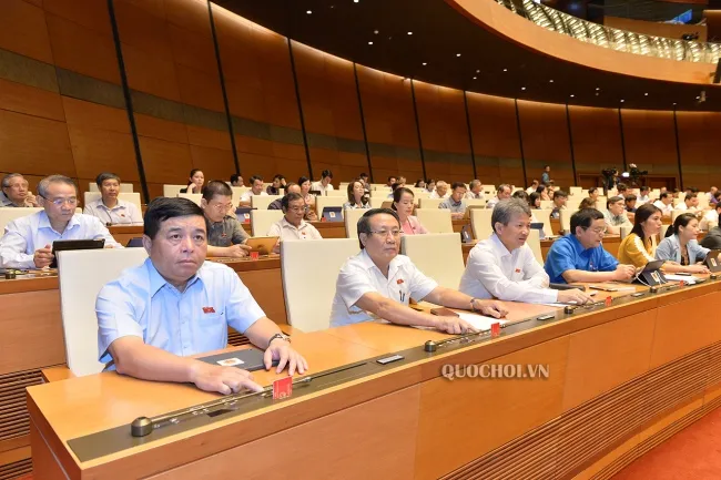 Thông qua luật sửa đổi, bổ sung một số điều của luật phòng, chống thiên tai và luật đê điều